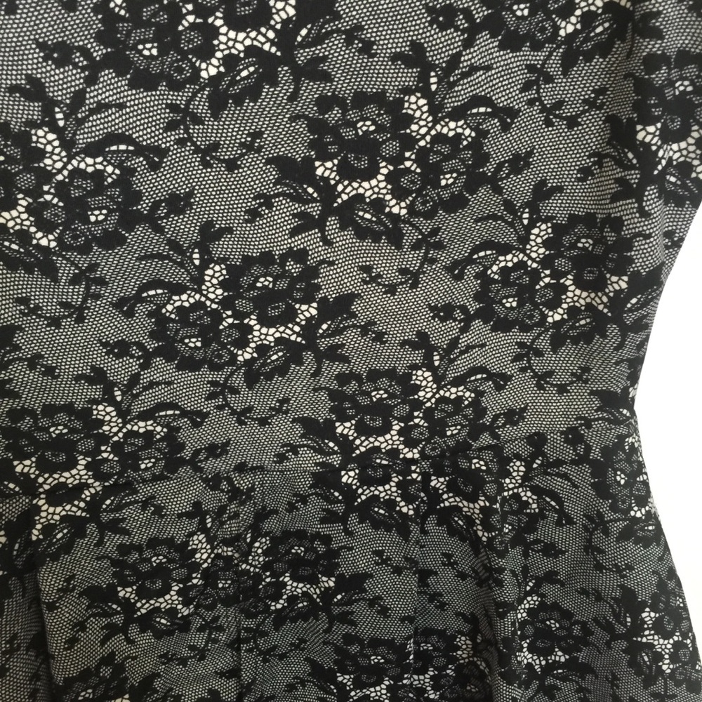 Flower print bodycon dress - Picture 3 of 6